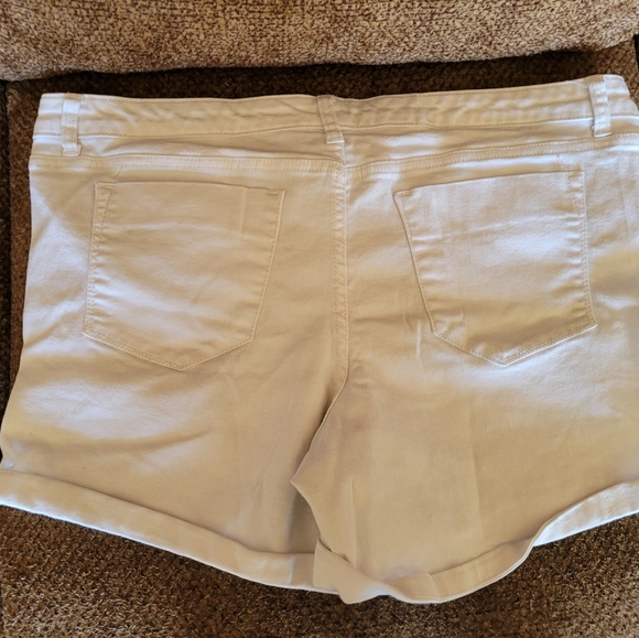 Womans  shorts size 16 - Picture 3 of 3